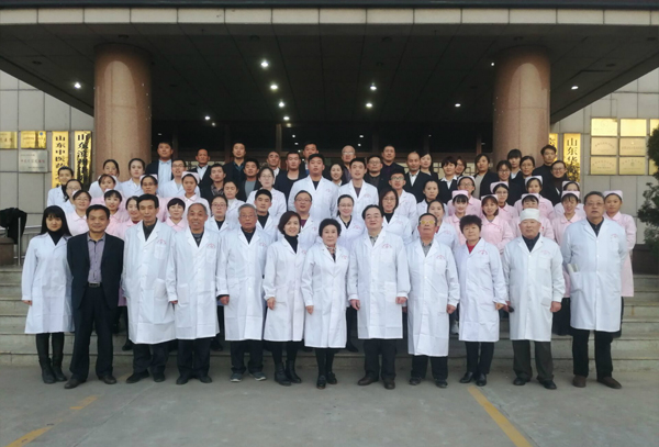   全体参会人员合影留念.jpg